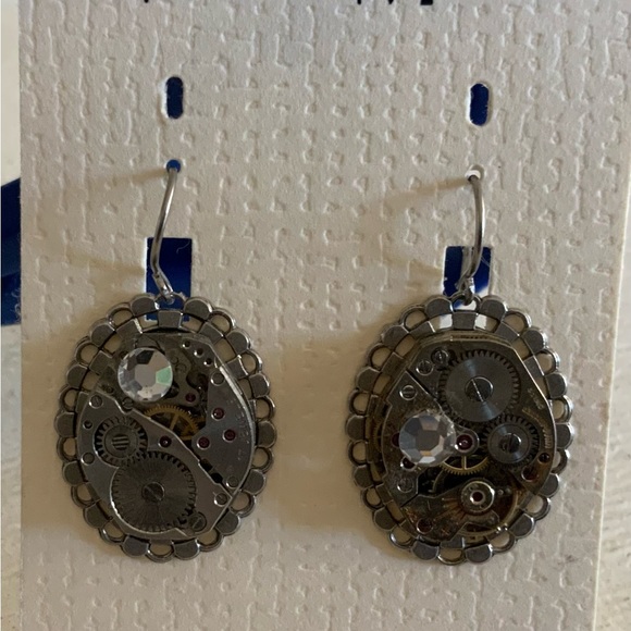 - NWT..VELVET MOON..vintage steampunk watch part  earrings/USA - Picture 2 of 5